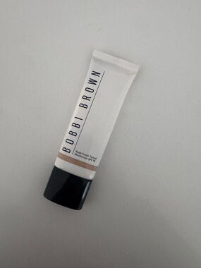 Bobbi Brown Nude Finish Tinted Moisturizer light to medium
